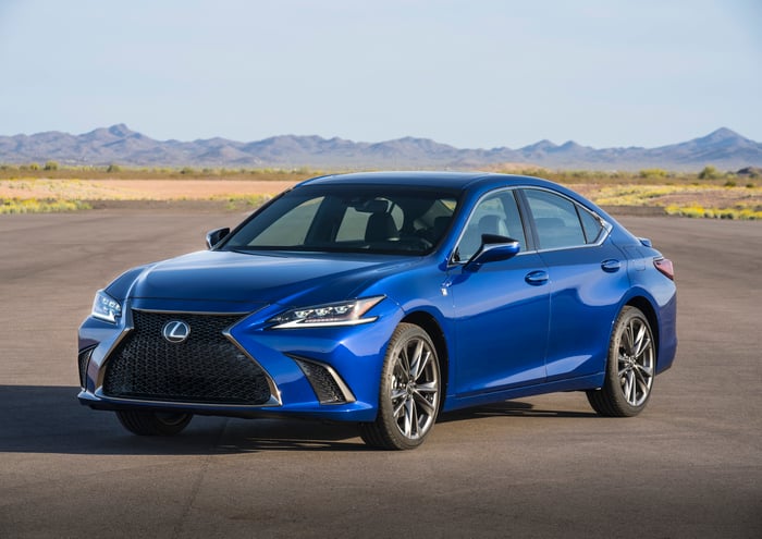 Best-Selling Mid-Sized Luxury Sedans Year-to-Date