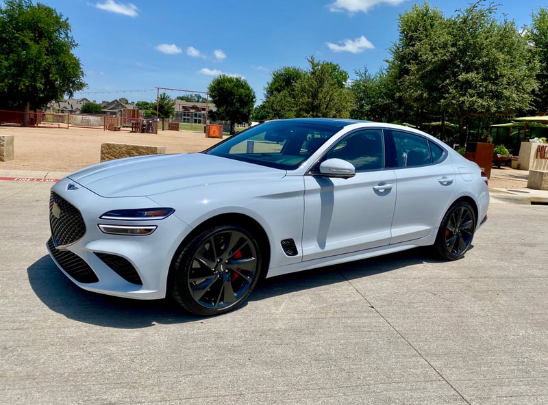 Этот ультра-эксклюзивный Genesis G70 2022 года просто потрясает