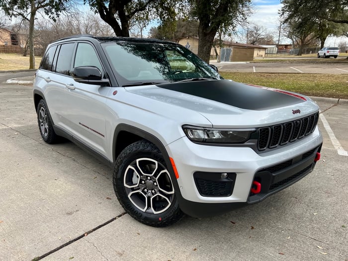 The 2022 Jeep Grand Cherokee Trailhawk Edition Is A Perfect On/Off-Road Mix