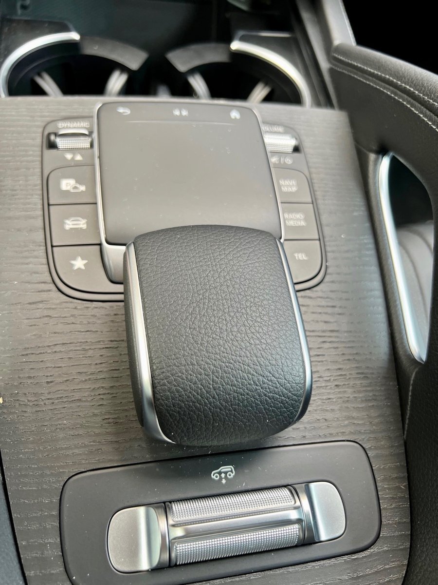 2022-Mercedes-Benz-GLE-450-console-carpro
