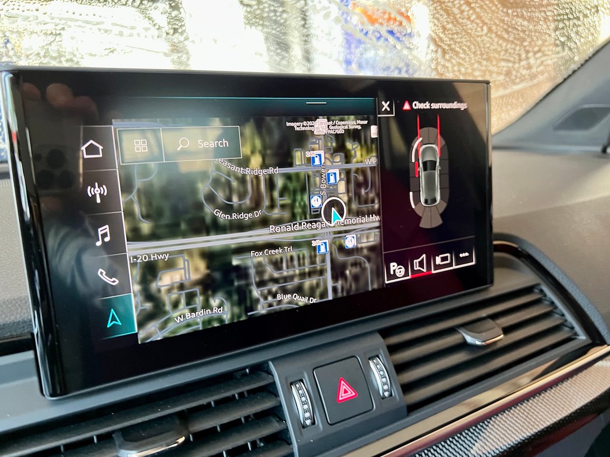 2023-AudiSQ5-Prestige-multimedia-map-car-wash