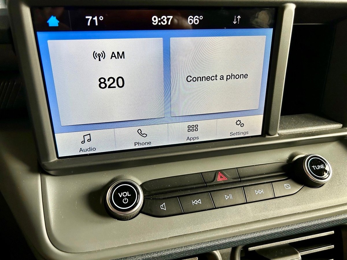 2023-Ford-Maverick-Lariat-hybrid-am-radio-carpro