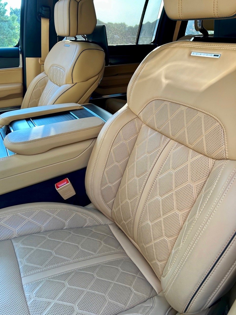 2023-Jeep-Grand-Wagoneer-Obsidian-2nd-row-carpro