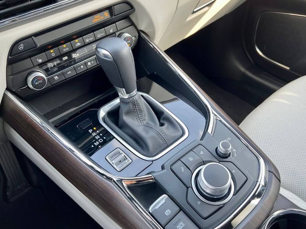 2023-Mazda-CX-9-canter-console-wide