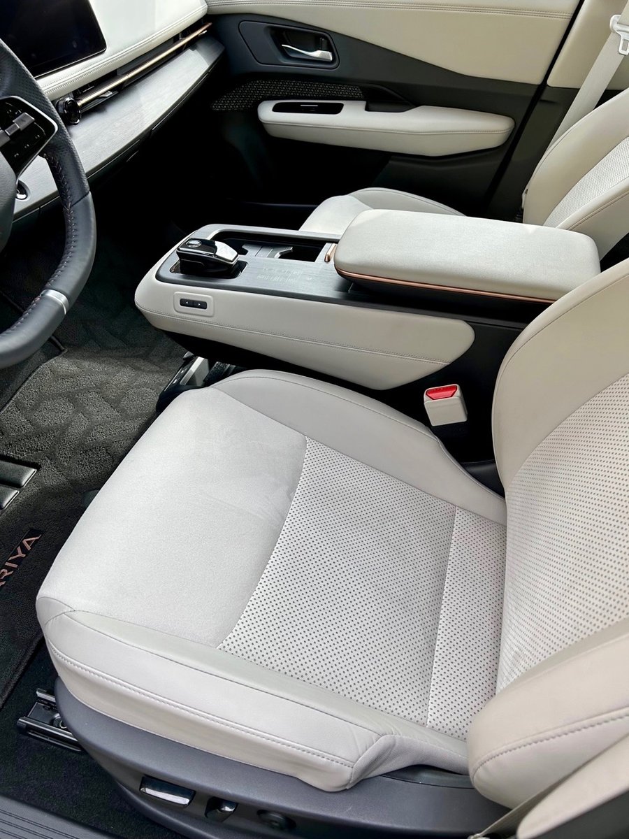 2023-Nissan-Ariya-Empower-Plus-front-seats-carpro.