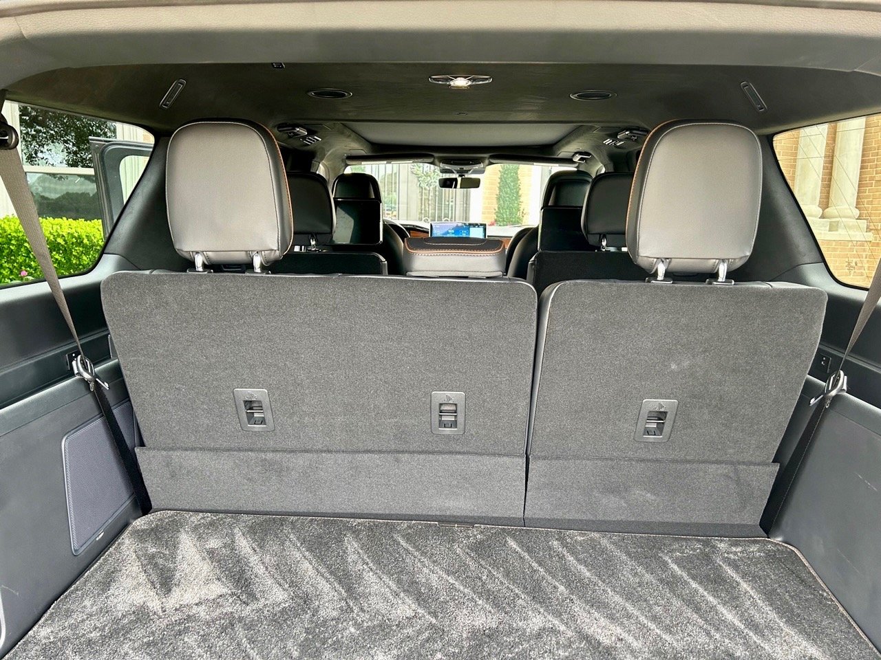 2023-lincolnc navigator-l-black-label-cargo-carpro.