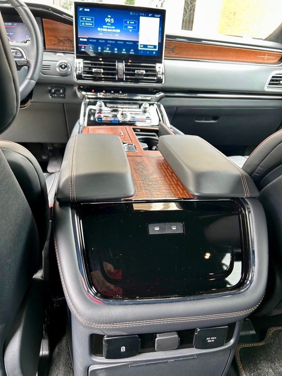 2023-lincolnc navigator-l-black-label-carpro.