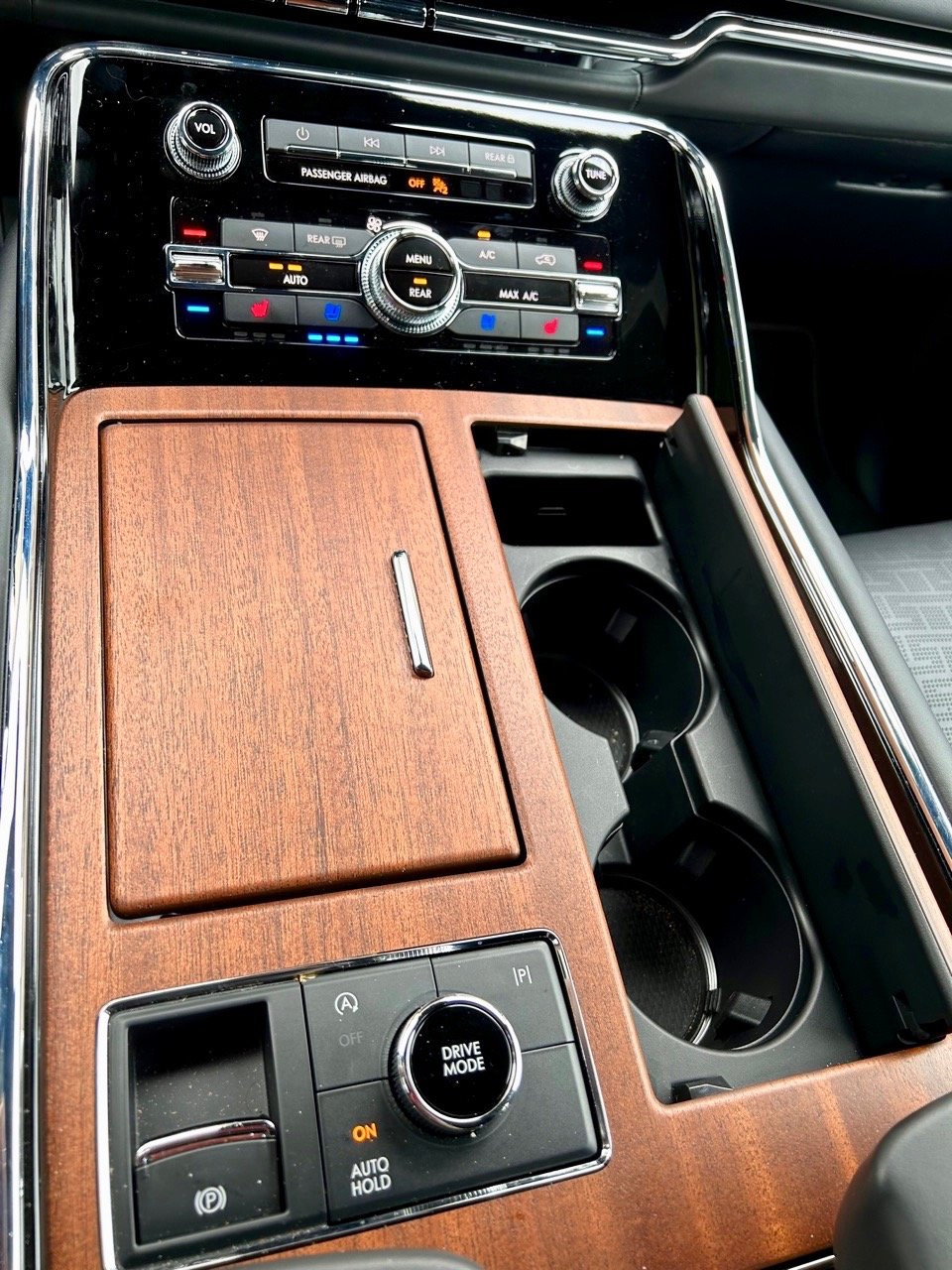 2023-lincolnc navigator-l-black-label-console-carpro.