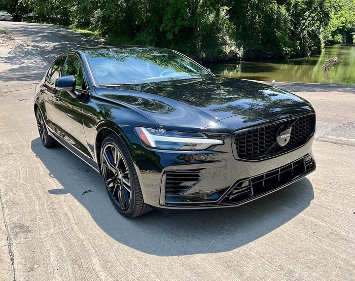 REVIEW: 2023 Volvo S60 Recharge AWD Ultimate Black Edition
