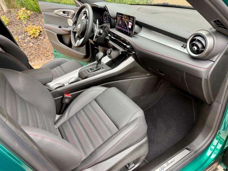 2024-Alfa-Romeo-Tonale-Tributo Italiano-passenger-side.jpg