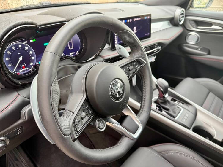 2024-Alfa-Romeo-Tonale-Tributo Italiano-steering-wheel.jpg