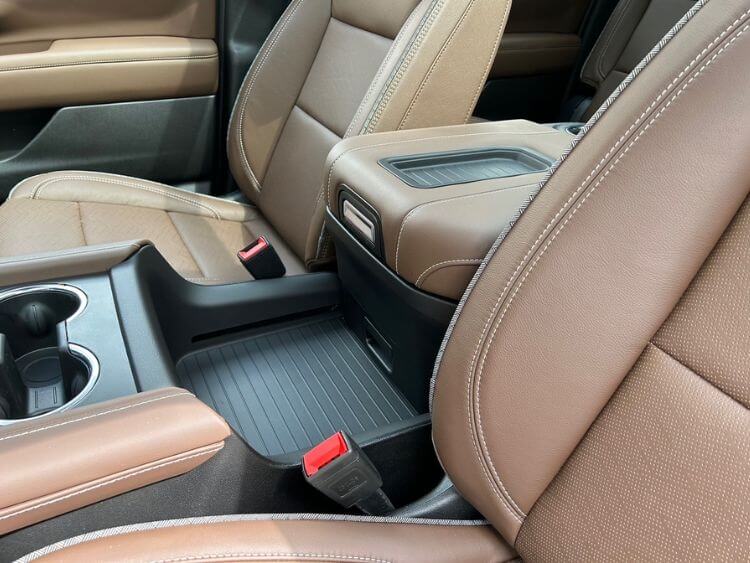 2024-Chevrolet-suburban-high-country-2nd-row-console1-carpro..jpg