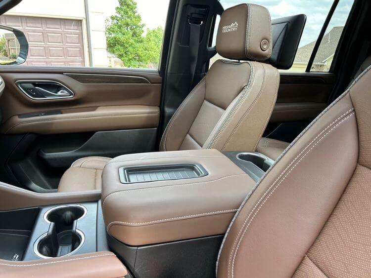 2024-Chevrolet-suburban-high-country-console-2-carpro..jpg