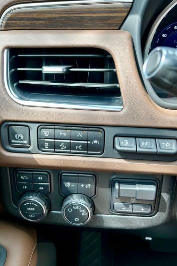 2024-Chevrolet-suburban-high-country-controls-carpro