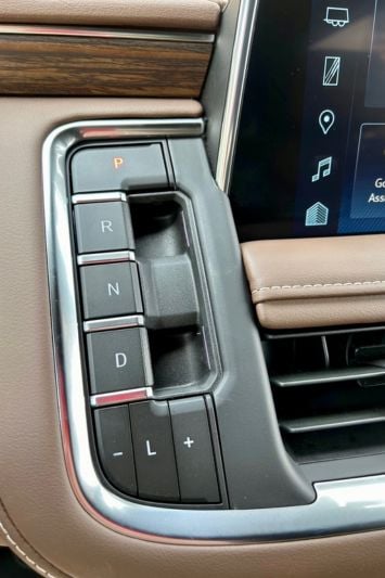 2024-Chevrolet-suburban-high-country-gear-shift-carpro
