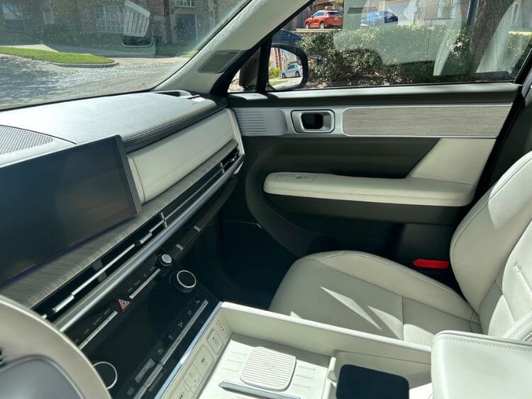 2024-Hyundai-Santa-Fe-Calligraphy-interior-doors