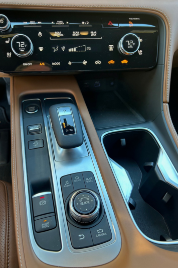 2024-INFINITI-QX60-AUTOGRAPH-interior-console-carpro.jpg