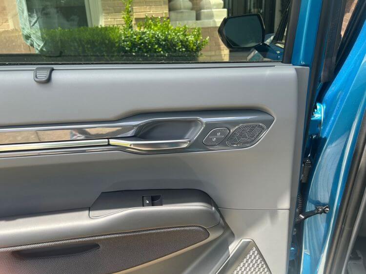 2024-Kia-ev9-gt-line-door-panel-2jpg