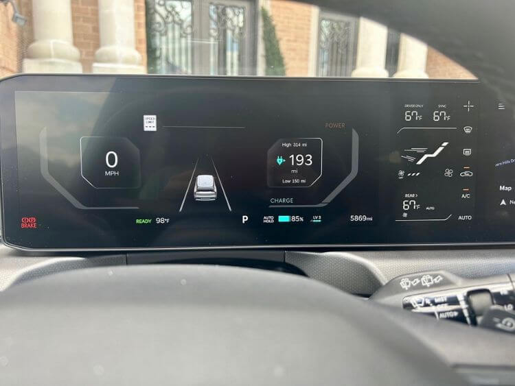 2024-Kia-ev9-gt-line-driver-display-1-carpro.jpg
