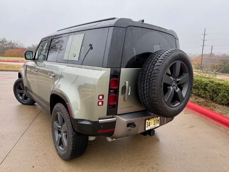 2024-Land-Rover-Defender-110-exterior-2 