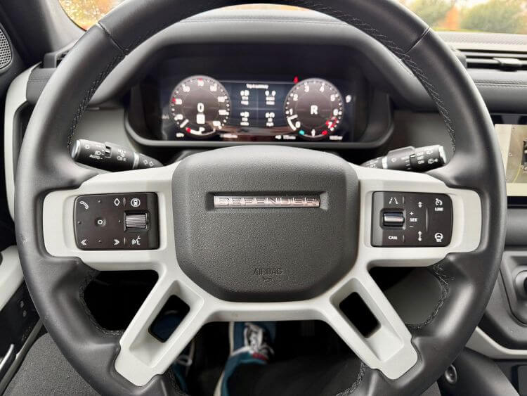 2024-Land-Rover-Defender-110-steering-wheel-2-jpg-1