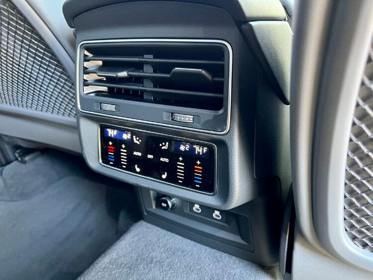 2024-audi-q7-55-s-line-2nd-row-ac-digital-controls-carpro.jpg
