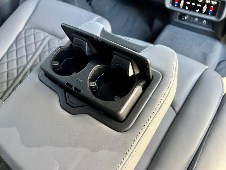 2024-audi-q7-55-s-line-2nd-row-closeup-cupholders-carpro.jpg