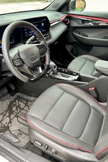 2024-chevrolet-trailblazer-rs-front-row-carpro.jpg