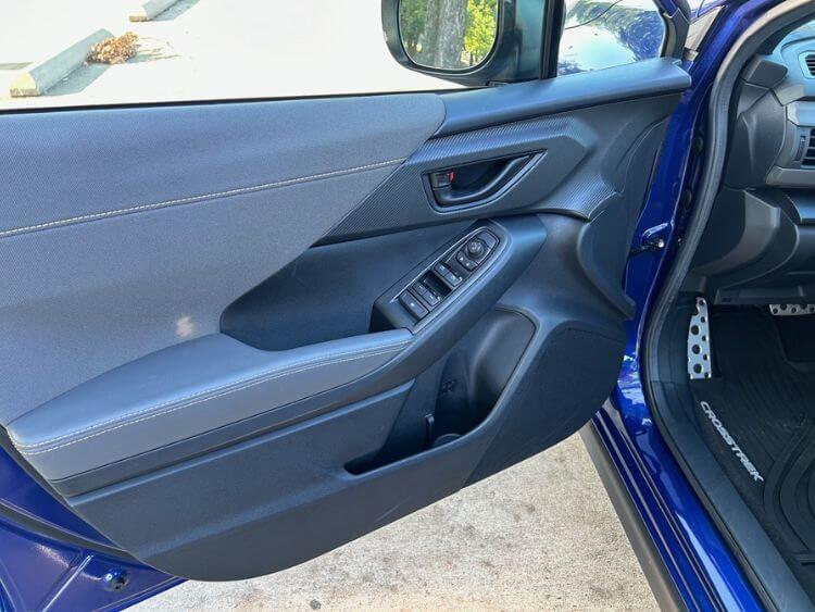 2024-crosstreck-sport-door-paenl.jpg