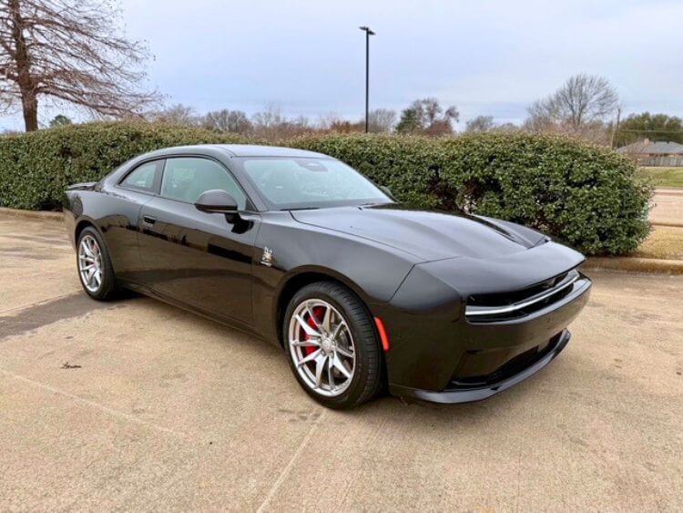2024-dodge-charger-scatpack-ev-exterior-hero .jp
