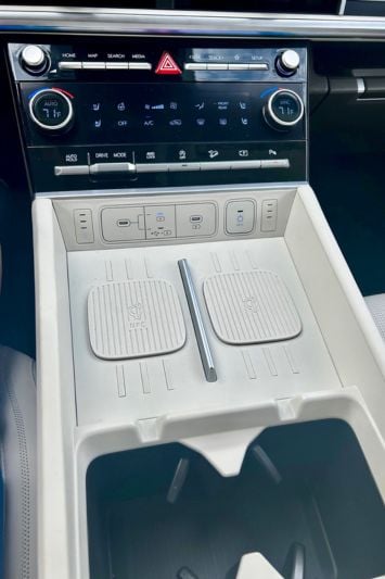 2024-hyundai-samta-fe-calligraphy-console-carpro