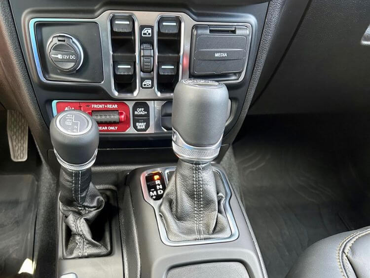 2024-jeep-wrangler-gear-shifter- carpro