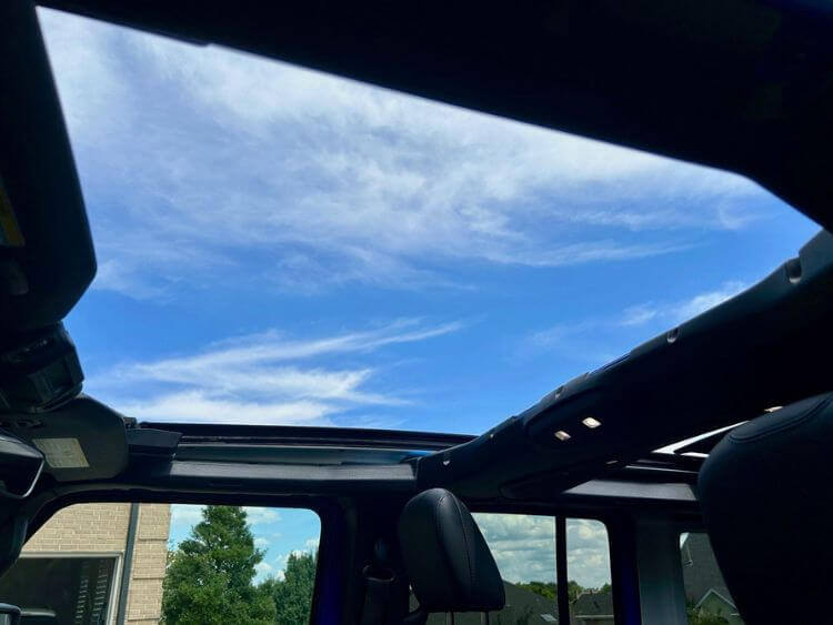 2024-jeep-wrangler-sunroof--carpro