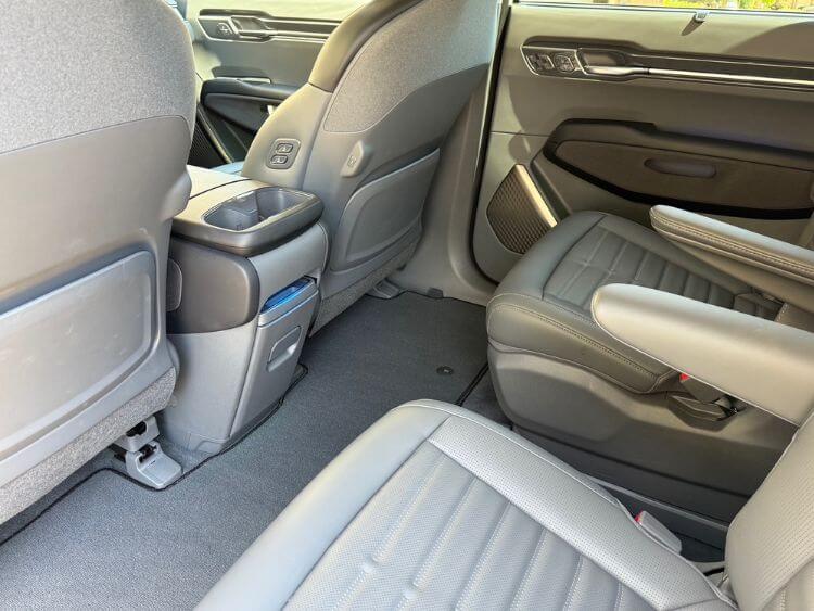 2024-kia-ev9-land-2nd-row-carpro.