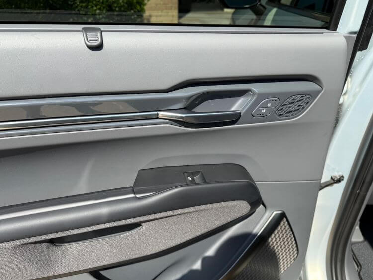 2024-kia-ev9-land-door-panel-carpro.