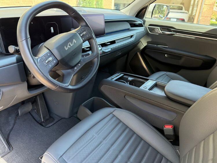 2024-kia-ev9-land-interior-2-carpro.