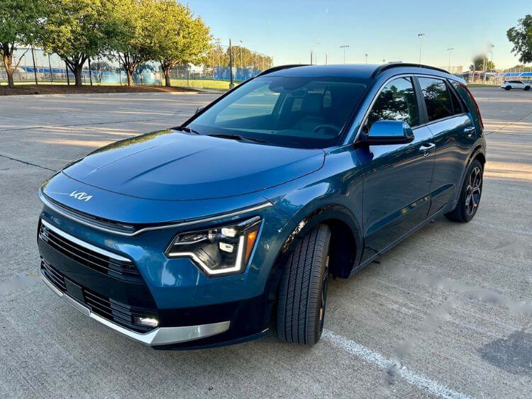 2024-kia-niro-hybrid-exterior-hero-2