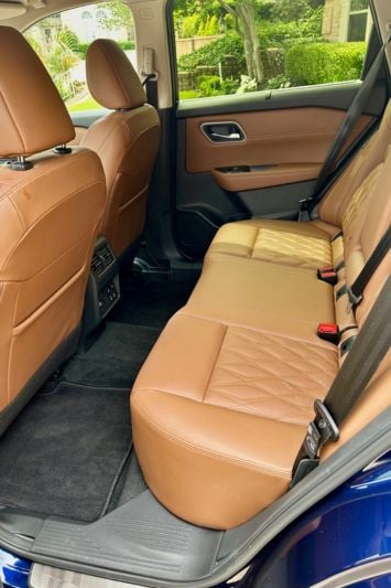 2024-nissan-rogue-platinum-2nd-row-jerry-carpro.jpg