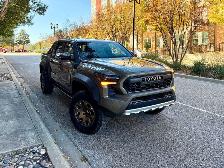 2024-toyota-tacoma-trailhunter-exterior-2l-carpro