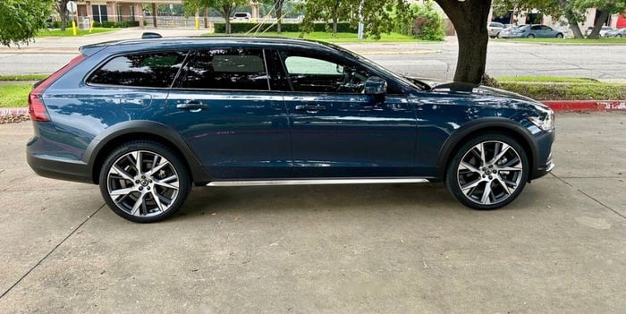 2024 Volvo V90 Cross Country B6 AWD Ultimate Review