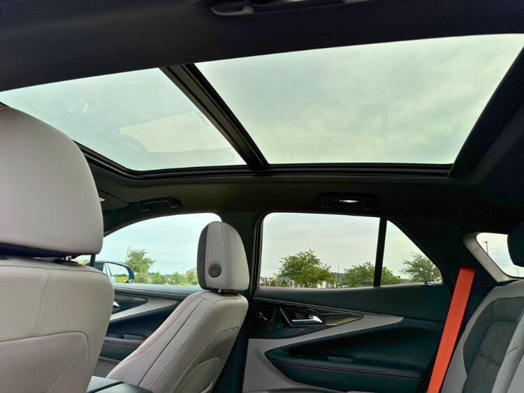 2025-Chevrolet-Blazer-SS-EV-panoramic-roof-carpro.jpg
