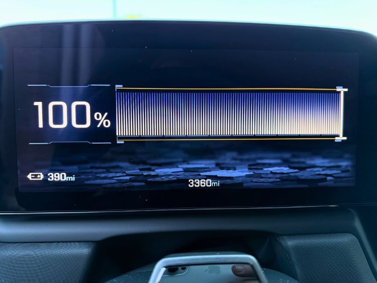 2025-Chevy Silverado LT-EV-charge-screen-carpro.jpg