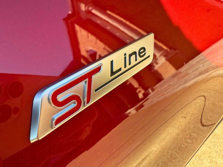 2025-Ford-Explorer ST-Line-badging 