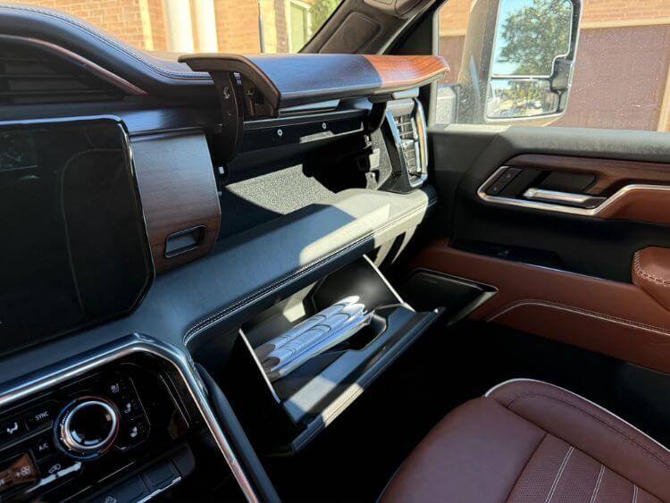 2025-GMC-2500-Denali-dash-2-carpro.jpg