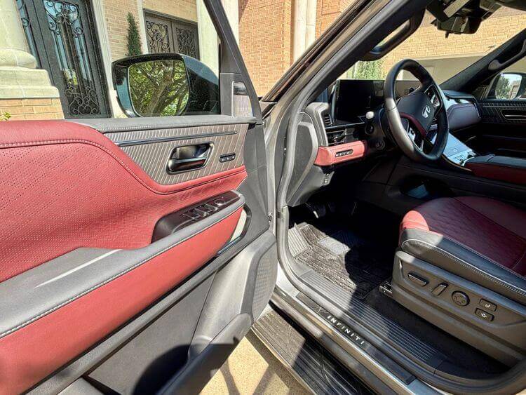 2025-INFINITI-QX80-door-oanel-wide-anglejpg-1