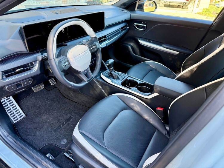 2025-Kia-K4-GT-Line-interior-hero-2carpro .jpg
