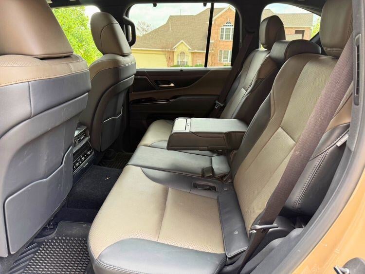 2025-Lexus LX700h-i2nd-row-22-carpro.jp