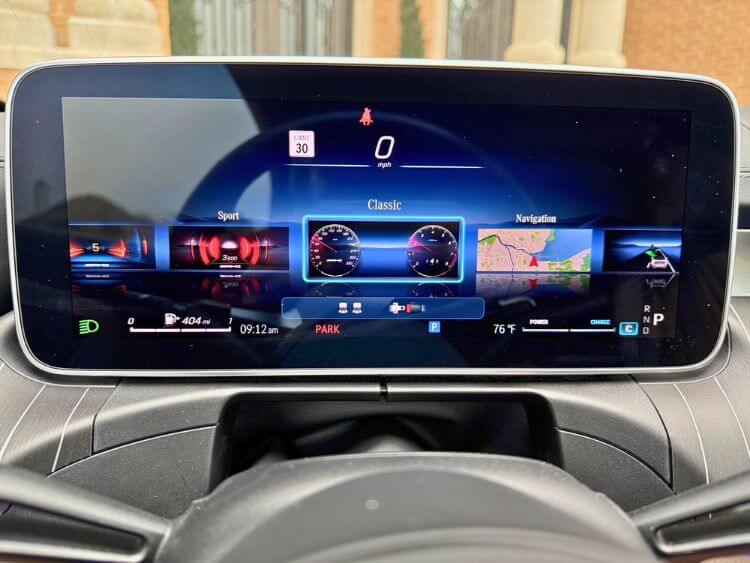 2025-Mercedes-Benz-AMG-CLE53-Cabriolet-digital-display-settings