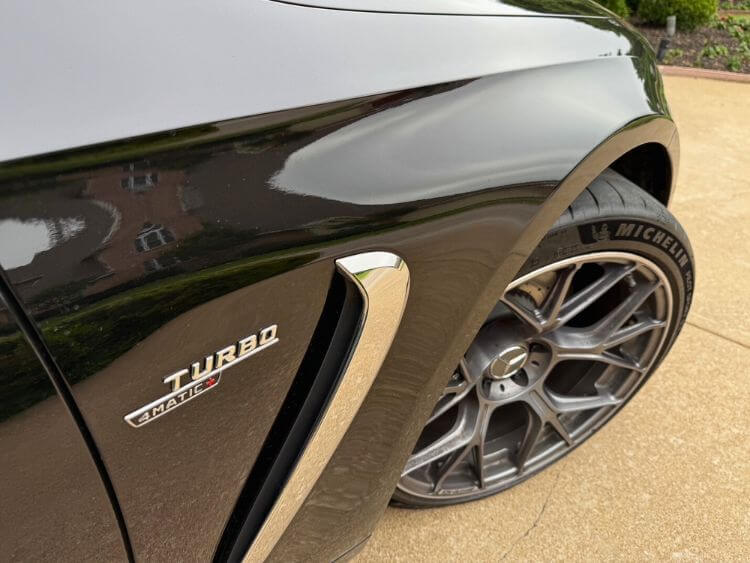 2025-Mercedes-Benz-AMG-CLE53-Cabriolet-turbo-badge