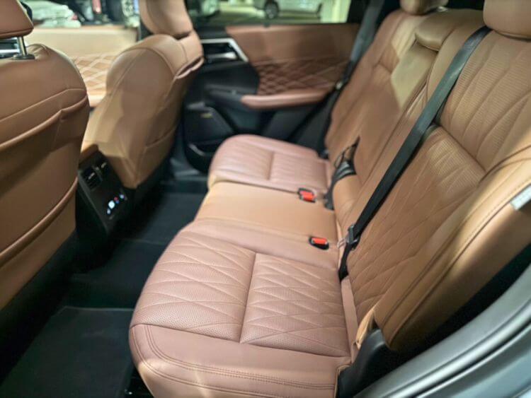 2025-Mitsubishi-outlander-SEL-2nd-row-carpro